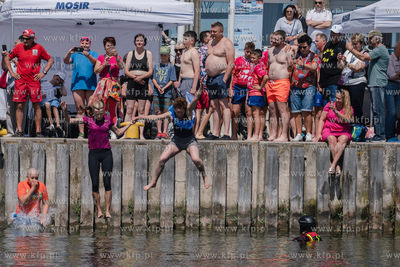 Sopot. 12. Charytatywny skok z molo do morza dla Moniki...