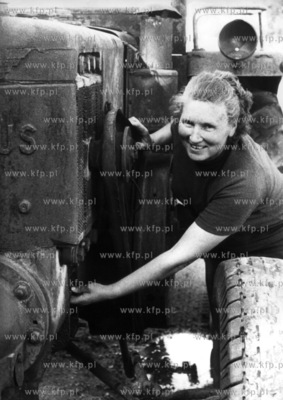Traktorzystka. 05.1979 Fot. Zbigniew Kosycarz / KFP...