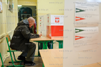 Gdansk. Obwodowa Komisja Wyborcza. Mieszkancy Gdanska...