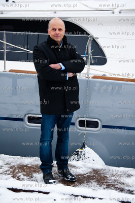 Stocznia Gdanska. Tydzien po pozarze hali produkcyjnej...