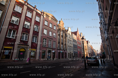 Gdansk. Odremontowane, nowo pomalowane kamieniczki...