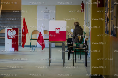 Gdansk. Obwodowa Komisja ds. Wyborow do Rady Dzielnicy...