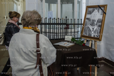 Gdansk. Katredra Oliwska. Wprowadzenie trumny z cialem...