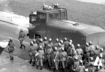 Stan wojenny w Gdansku - nz oddzial MO na Podwalu Staromiejskim....