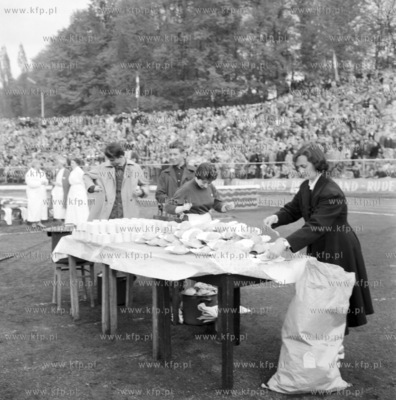 Kolarski Wyscig Pokoju na stadionie Lechii Gdansk w...