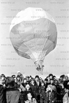 Zawody balonowe na terenie dawnego lotniska w Gdansku...