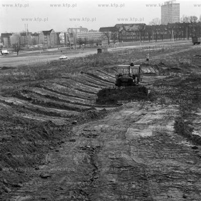 Budowa toru saneczkowego na placu Zebran Ludowych w...