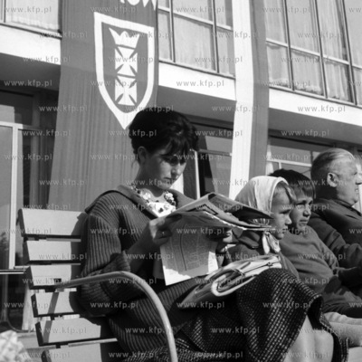 Chwila odpoczynku na ławce. (lata60)
1960
0005280z
Fot....