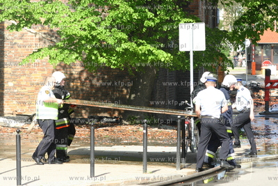 Pozar zabytkowego kosciola sw Katarzyny w Gdansku.Straz...