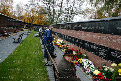 Wszystkich Swietych. Cmentarz Komunalny na Srebrzysku...