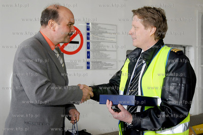 Gdynia. Do nabrzeza w Baltyckim Terminalu Kontenerowym...