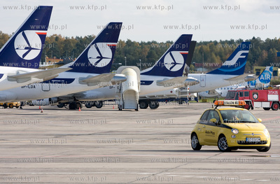 Gdansk,Rebiechowo. Z powodu zlej widzialnosci na Warszawskim...