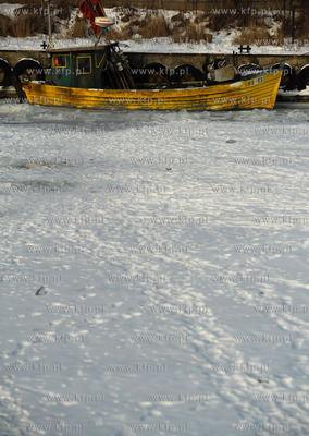 Wyspa Sobieszewska. Swibno. Skuty lodem port na rzece...