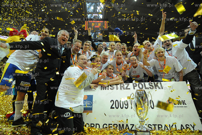 Hala Sportowo - Widowiskowa w Gdyni. Druzyna koszykarek...