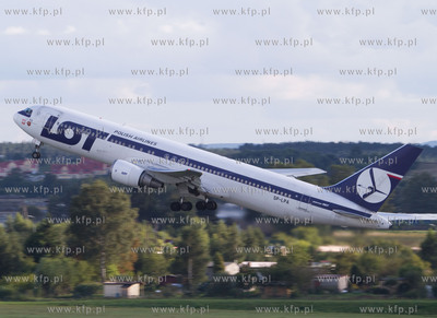 Remont warszawskiego lotniska na Okeciu spowodowal...