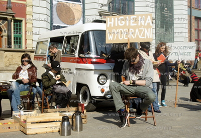 Gdansk. Dlugi Targ. Zjednoczenie czytelnicze wraz z...