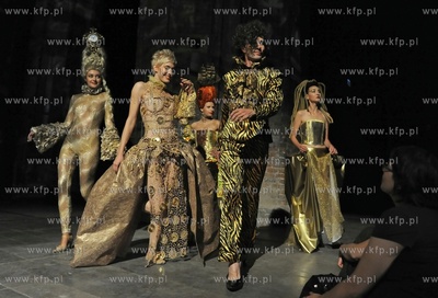 Kosciol Sw. Jana w Gdansku. Performance Swiatynia Sztuk...