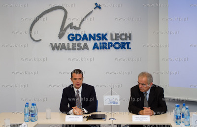W Gdanskim Porcie Lotniczym im. Lecha Walesy Minister...