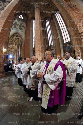 W Bazylice katedralnej w Pelplinie świecenia biskupie...
