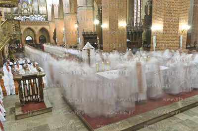 Msza Krzyzma w katedrze pelplinskiej sprawowana przez...