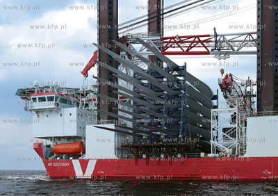 Do gdynskiego portu przyplynal widowiskowy statek -...