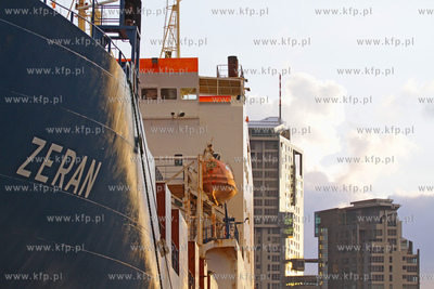 MS Zeran w porcie w Gdyni. 2010 fot. Piotr B. Starenczak...