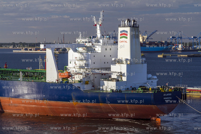 Irański supertankowiec M/T Atlantas wpływa do Naftoportu...