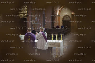 Pierwsza Msza Święta w Bazylice Katedralnej w Pelplinie...