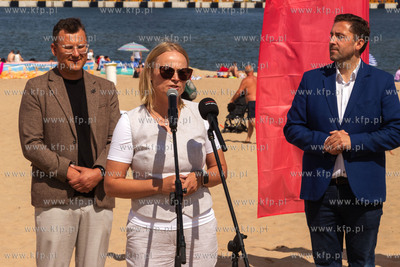 Prezentacja autonomicznego robota do oczyszczania piasku,...