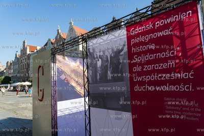 Gdańsk, ul. Długa. Święto Wolności i Solidarności,...