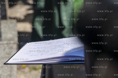 Gdańsk. Cmentarz Łostowicki. Uroczystości pogrzebowe...