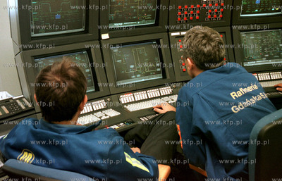 Rafineria Gdanska S.A. - sterownia09.10.2000fot....