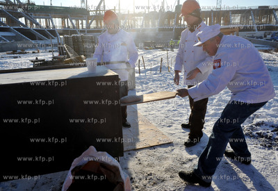 Pierwszy chleb na budowanym na mistrzostwa europy gdanskim...