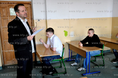 Egzamin klas trzecich z zakresu przedmiotow humanistycznych...