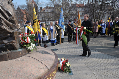 Uroczystosci rozpoczecia Dnia Kaszubskiego pod pomnikiem...