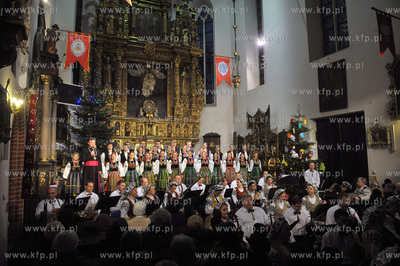 Koncert koled w wykonaniu zespolu Mazowsze w kosciele...