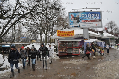 Gdansk Wrzeszcz. Pawilon z pieczywem i kwiaciarnia...