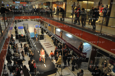 Pokaz mody w centrum handlowym Galeria Bałtycka w...