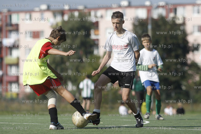 Gdansk Zaspa. Pilkarski turniej dzikich druzyn Do przerwy...