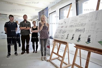 Uroczystosc prezentacji efektu pracy studentow i profesorow...