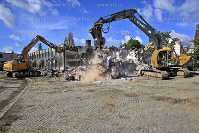 Wyburzanie budynku dworca PKP w Sopocie.
01.08.2013
fot....