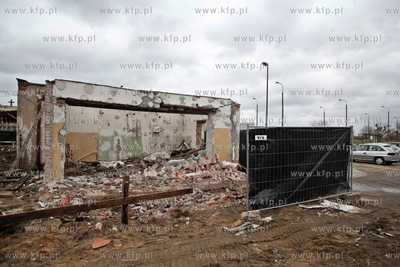 Rozbiorka budynku bylego baru Japa w Gdansku Zaspie.
05.12.2013
fot....