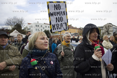 Gdańsk. Targ Węglowy. Wiec sprzeciwu wobec zaostrzania...