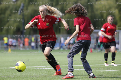 Gdansk Zaspa. Pilkarski turniej dzikich druzyn Do przerwy...