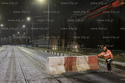 Most Siennicki.został zamknięty dla ruchu kołowego,...