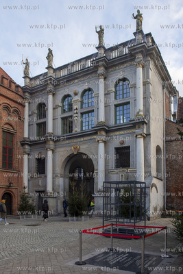 Tymczasowy, na czas remontu,  płot zniknął i odsłonił...