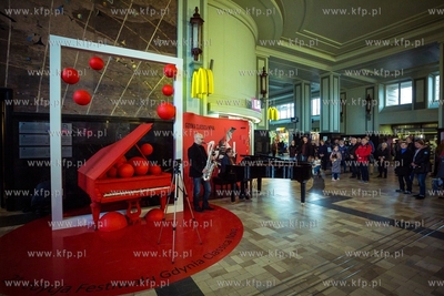 Gdynia,Hol Główny Dworca PKP, Festiwal Gdynia Classica...