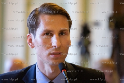 XII sesja Rady Miasta Gdańska. Nz. Kacper Płażyński....