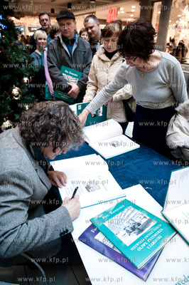Gdansk. Centrum Handlowe Manhattan. Premiera i promocja...