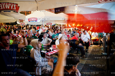Gdansk. Dlugi Targ. Sympatycy reprezentacji Polski...